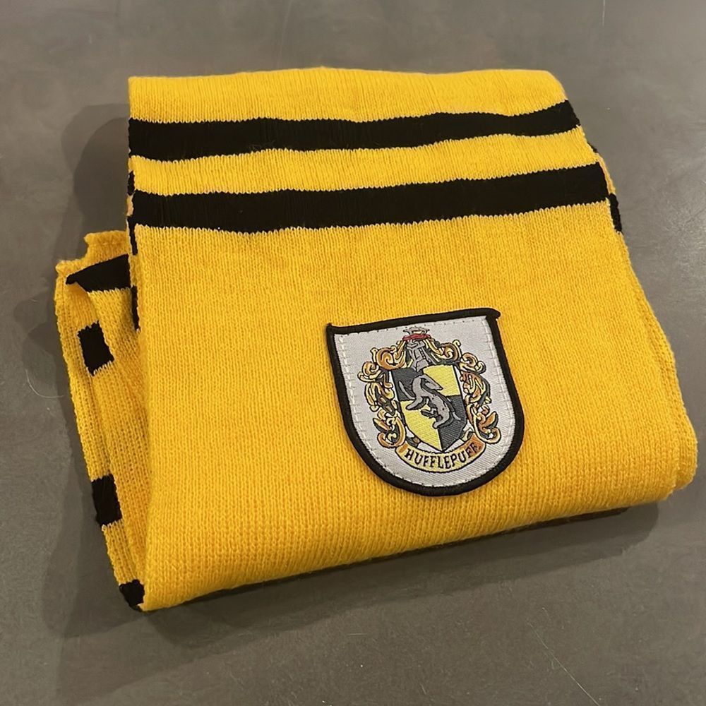 Hufflepuff Harry Potter scarf gold/yellow & black Halloween costume accessory